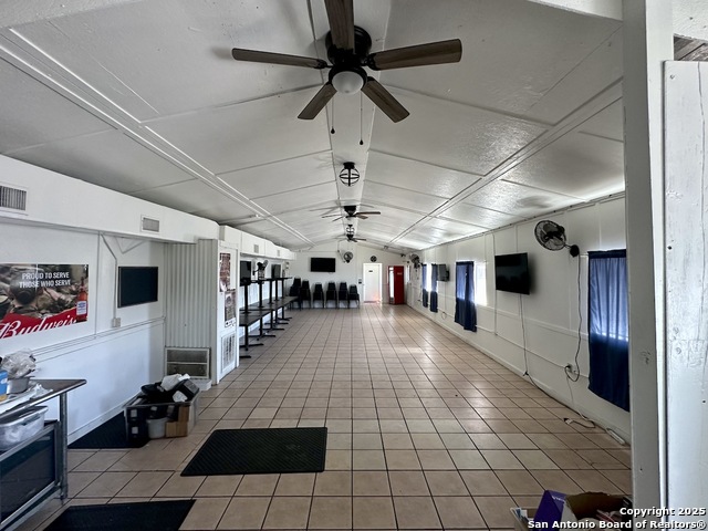 201 1/2 W Hondo Property Photo 2