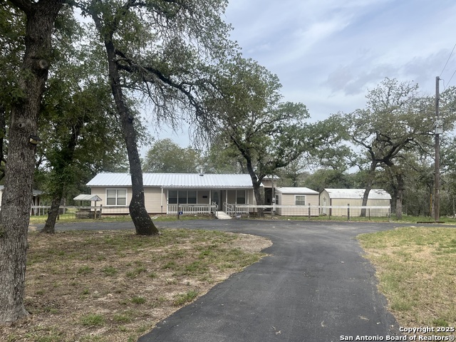 142 Lost Springs Property Photo 1