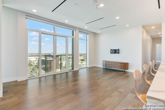 123 Lexington Property Photo 18