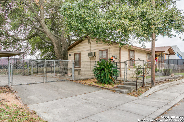 238 W Fest St Property Photo 3