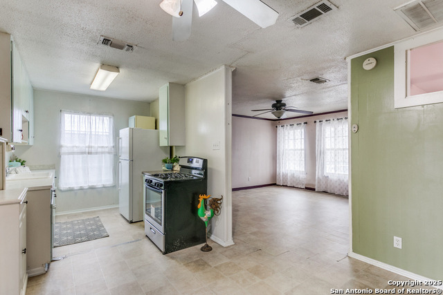 238 W Fest St Property Photo 5