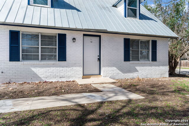 943 North Property Photo 3