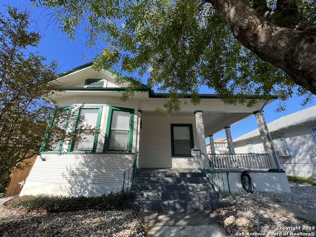 825 W Russell Property Photo