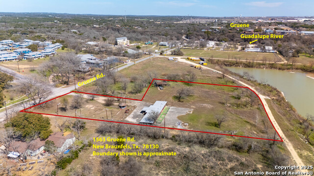 1563 Gruene Rd Property Photo 1