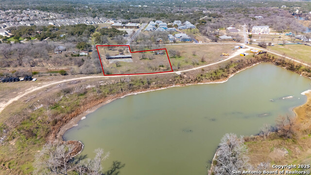 1563 Gruene Rd Property Photo 3