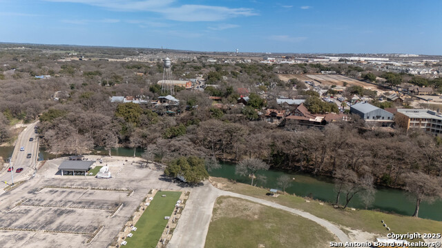 1563 Gruene Rd Property Photo 6