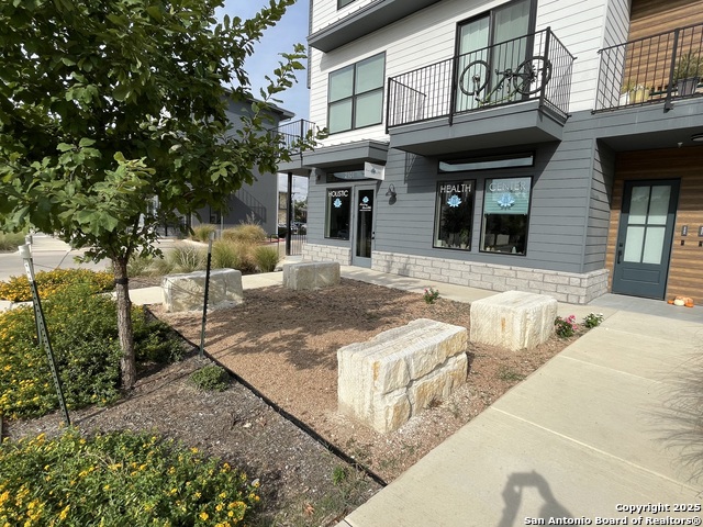 1208 N Academy Property Photo 4