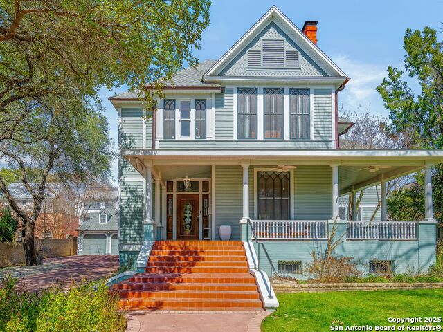 323 W Woodlawn Property Photo