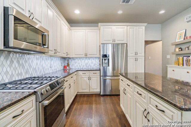 725 E Magnolia Property Photo