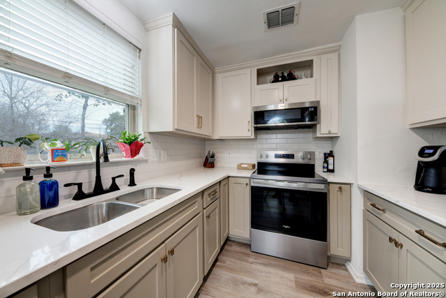 9135 Jean Verte Property Photo 12