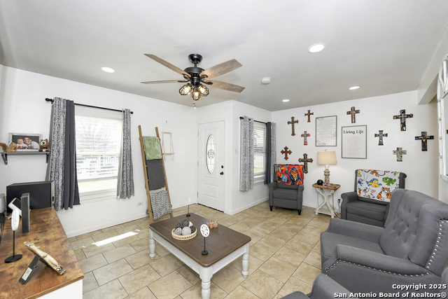 211 E Vado Pl Property Photo 4