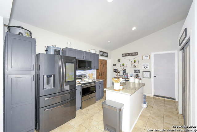 211 E Vado Pl Property Photo 6