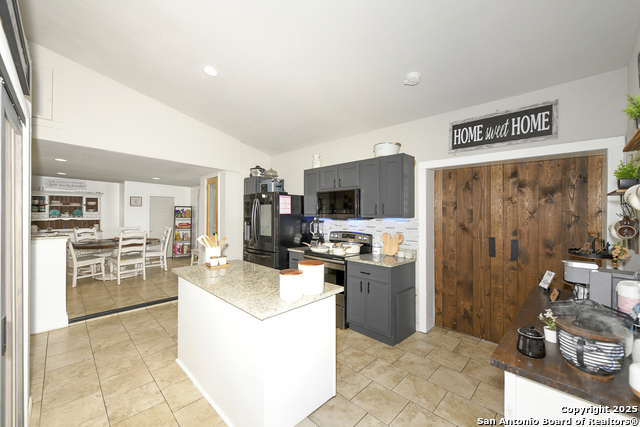 211 E Vado Pl Property Photo 8