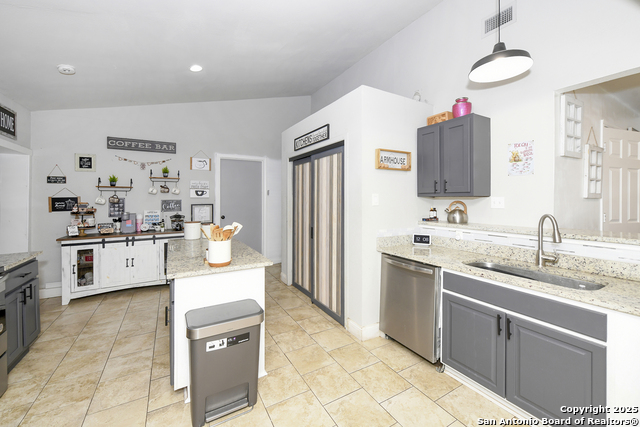 211 E Vado Pl Property Photo 9