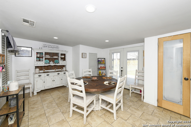 211 E Vado Pl Property Photo 10