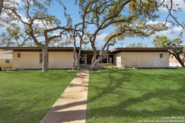 225 Carolwood Dr Property Photo 2