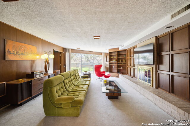 225 Carolwood Dr Property Photo 7
