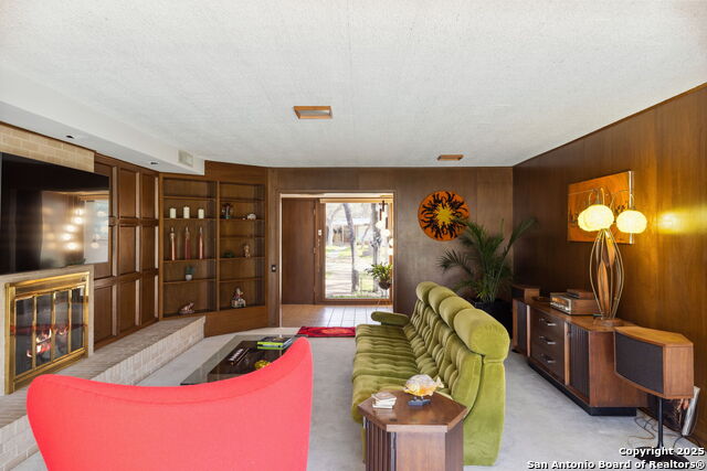 225 Carolwood Dr Property Photo 10