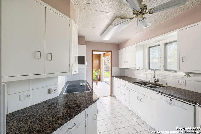 225 Carolwood Dr Property Photo 20