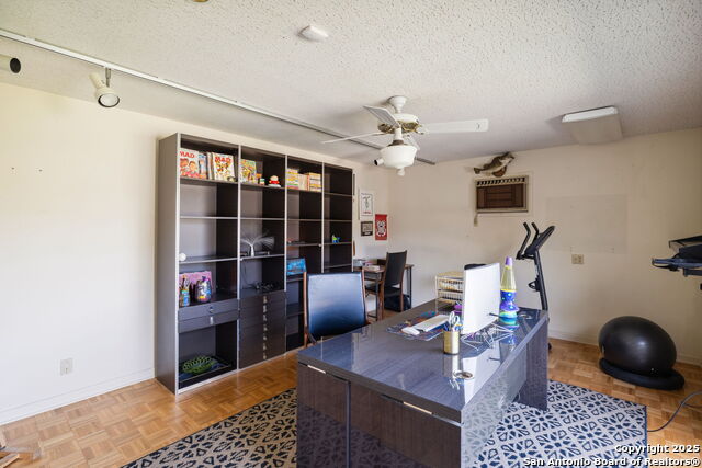 225 Carolwood Dr Property Photo 34