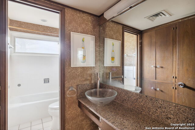 225 Carolwood Dr Property Photo 37