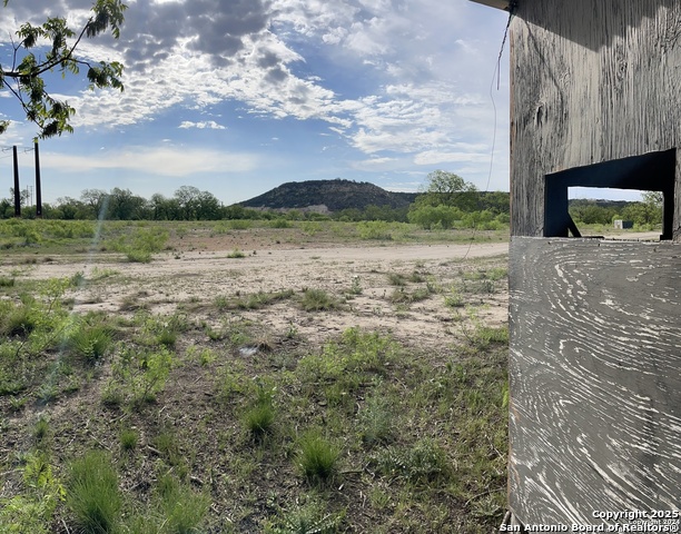 308 Hackberry Property Photo 8