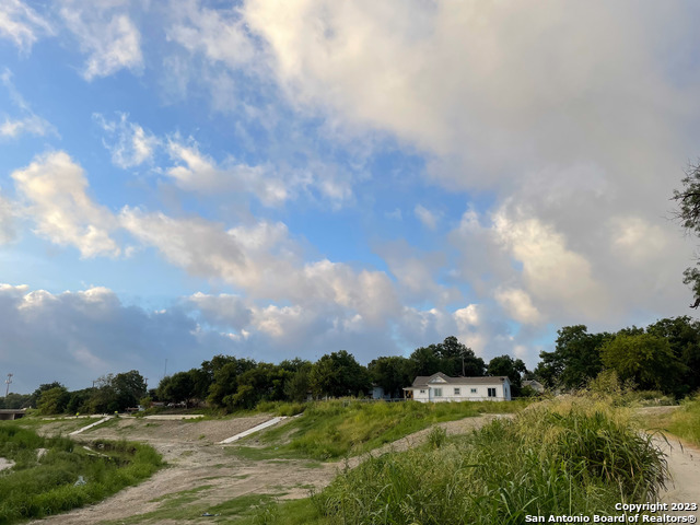 511 N Nueces Property Photo 1