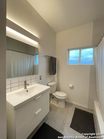511 N Nueces Property Photo 8