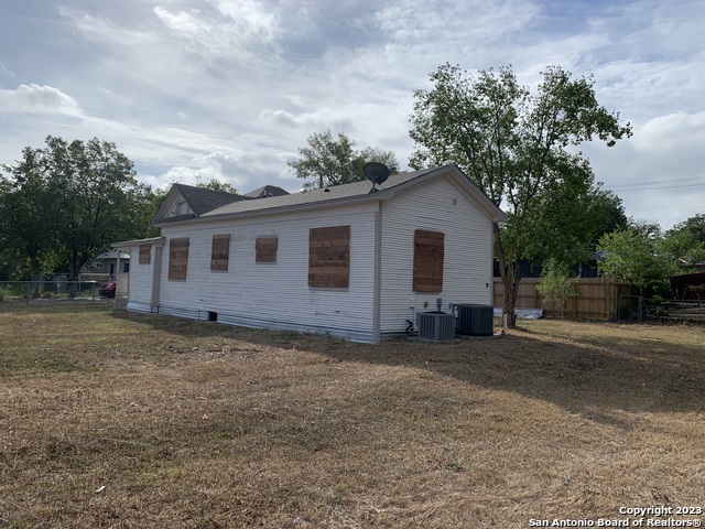 511 N Nueces Property Photo 16
