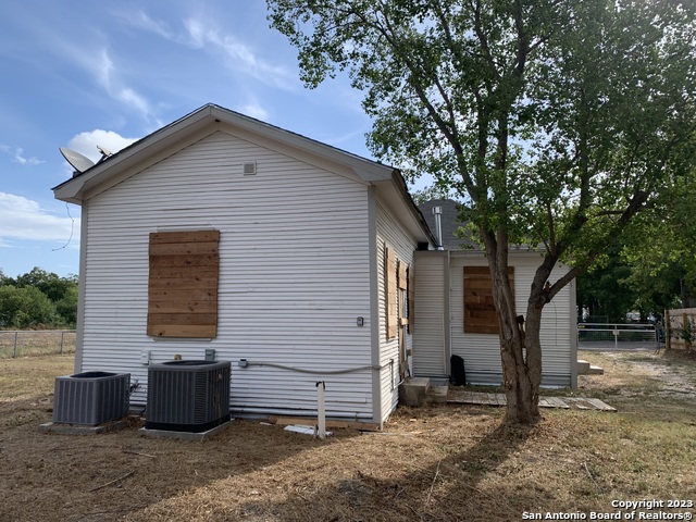 511 N Nueces Property Photo 17