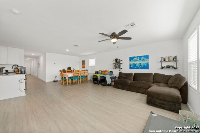 10414 Beachball Bend Property Photo 5