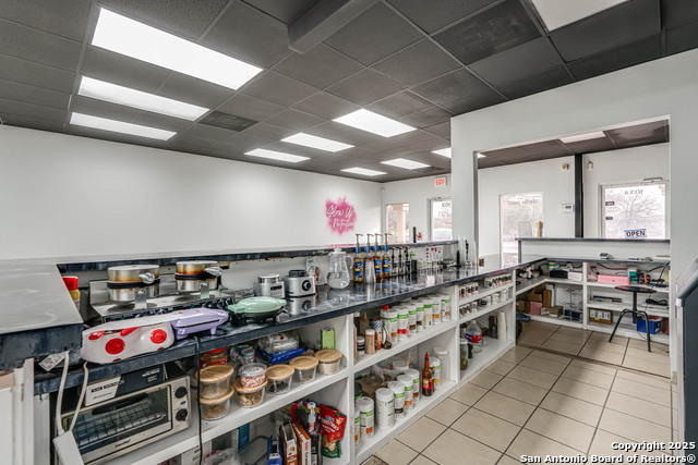 9386 Huebner Rd Property Photo 15