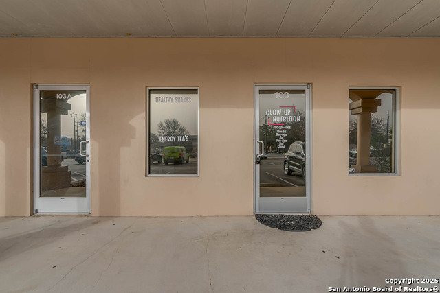 9386 Huebner Rd Property Photo 18