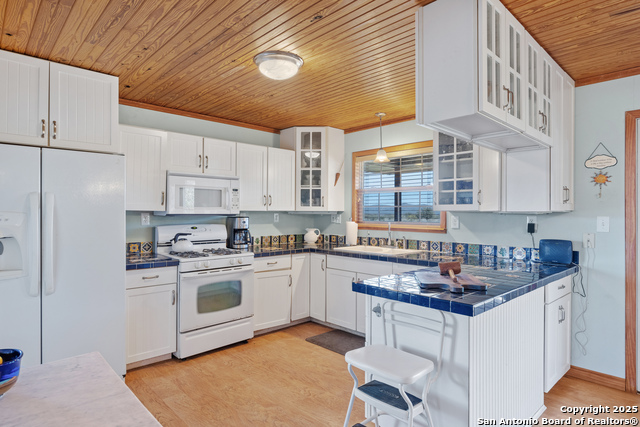 1848521 Property Photo 3