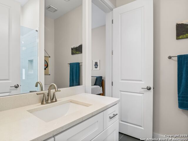 11158 Vance Jackson Property Photo 6