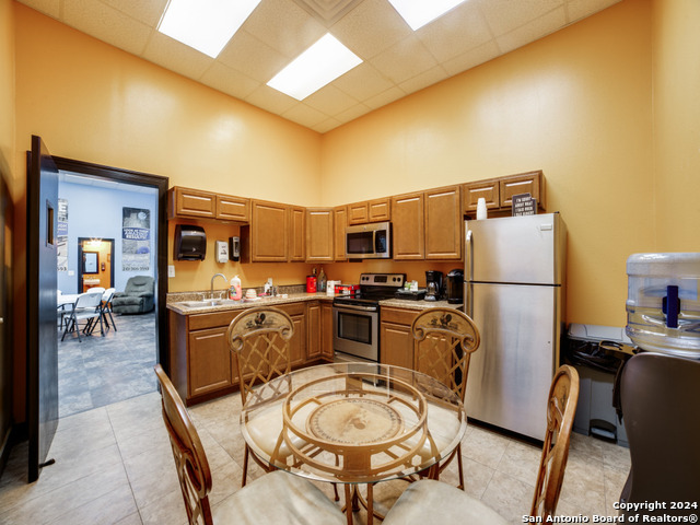 10835 Gulfdale St Property Photo 9