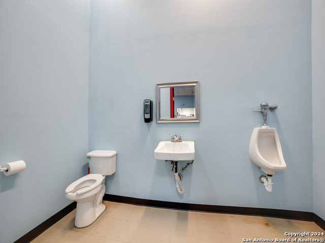 10835 Gulfdale St Property Photo 15