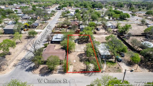 205 W Canales Property Photo
