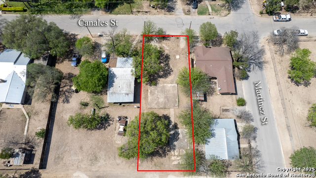 205 W Canales Property Photo 1