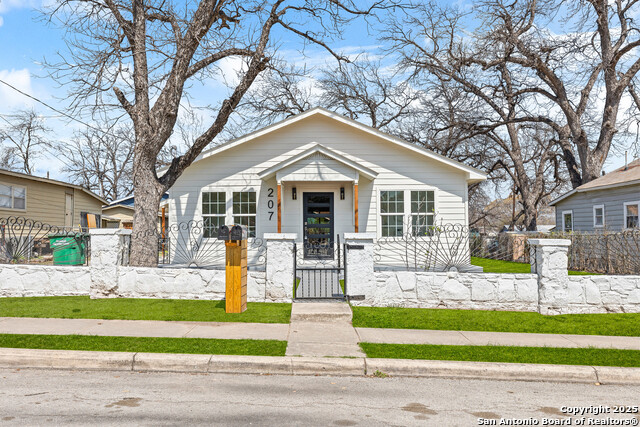 207 Alvarez Pl Property Photo