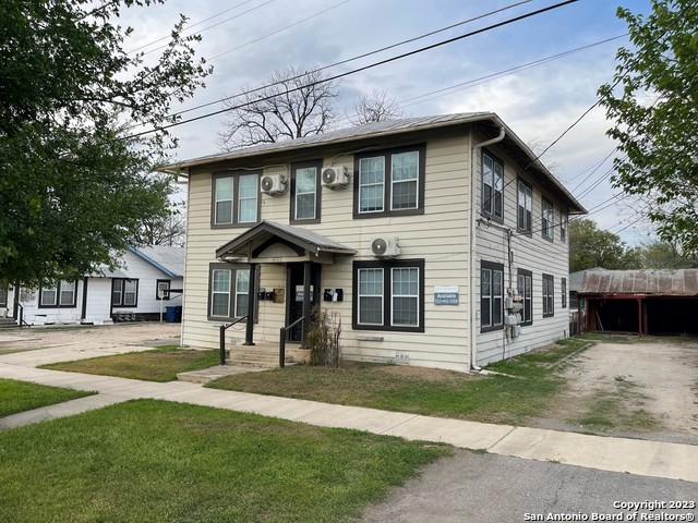 1623 N Interstate 35 Property Photo