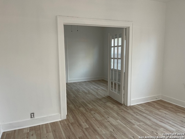 1623 N Interstate 35 Property Photo 2