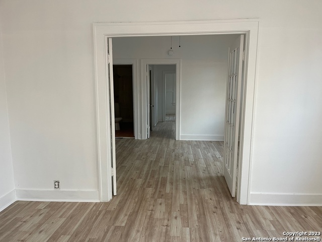 1623 N Interstate 35 Property Photo 3