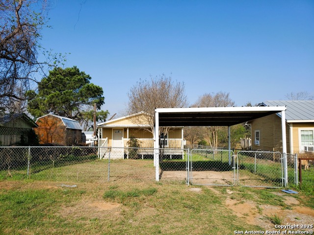 8235 E Loop 1604 Property Photo 2