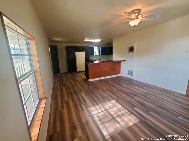 8235 E Loop 1604 Property Photo 7