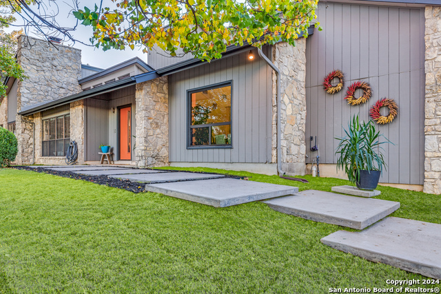 8537 Classic Oaks Ln Property Photo 1