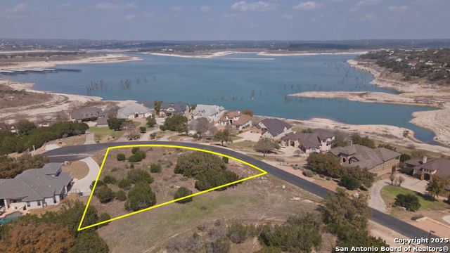 555 Oak Shores Dr Property Photo 1