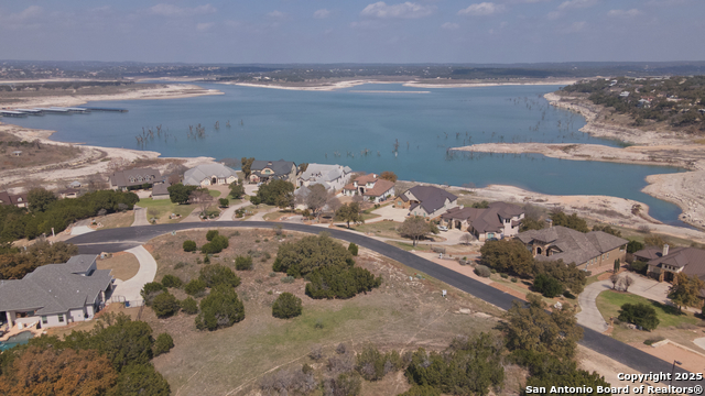555 Oak Shores Dr Property Photo 2