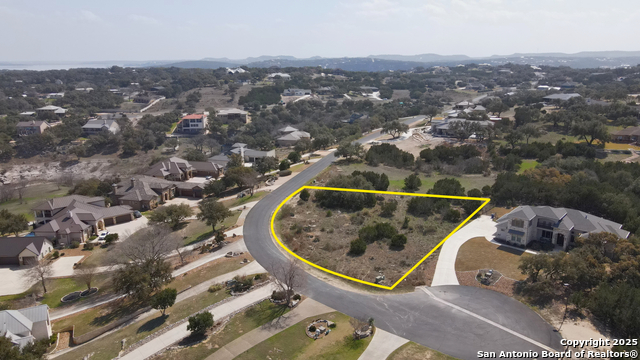 555 Oak Shores Dr Property Photo 4