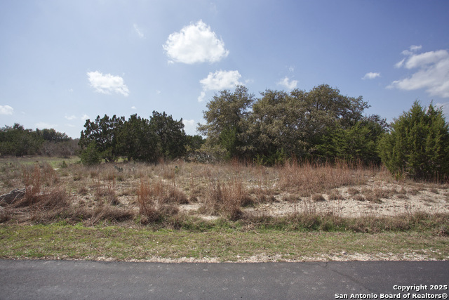 555 Oak Shores Dr Property Photo 8